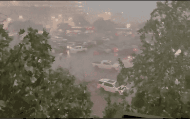 Las tormentas de este jueves azotaron la ciudad dejando un rastro de destrucción. X/@TexasTribune