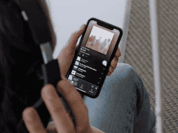 Spotify se erige como una de las preferencias principales para el público y los artistas en México . PEXELS/cottonbro studio