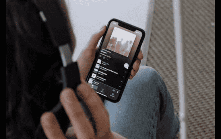 Spotify se erige como una de las preferencias principales para el público y los artistas en México . PEXELS/cottonbro studio