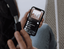 Spotify se destaca como una de las plataformas preferidas tanto por el público como por los artistas en México.  PEXELS/cottonbro studio