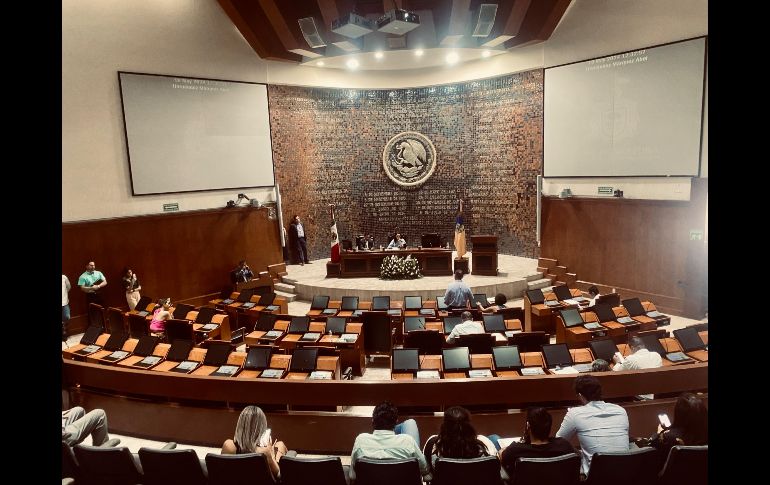 La mayoría de los diputados no acudieron a la sesión de ayer, en la que citarían a los directivos del SIAPA para que expliquen cuándo se resolverá el desabasto en colonias.