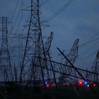 Tormentas severas en Houston provocan cortes de electricidad que podrían extenderse por semanas