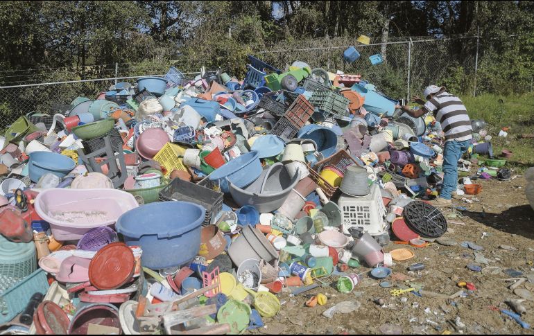 Los residuos plásticos que no se reciclan y se tiran en los océanos pueden llegar a equivaler a 4.4 millones de toneladas en el año 2050. AFP