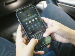 Los mexicanos se conectan para checar sus actividades laborales y redes sociales. EL INFORMADOR/ Archivo