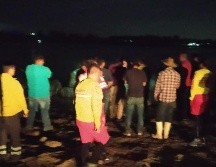 En la búsqueda se sumaron pescadores de la zona y rescatistas de Zapotlanejo. ESPECIAL