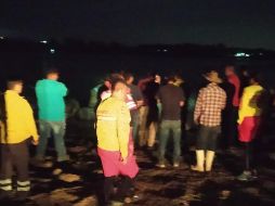 En la búsqueda se sumaron pescadores de la zona y rescatistas de Zapotlanejo. ESPECIAL