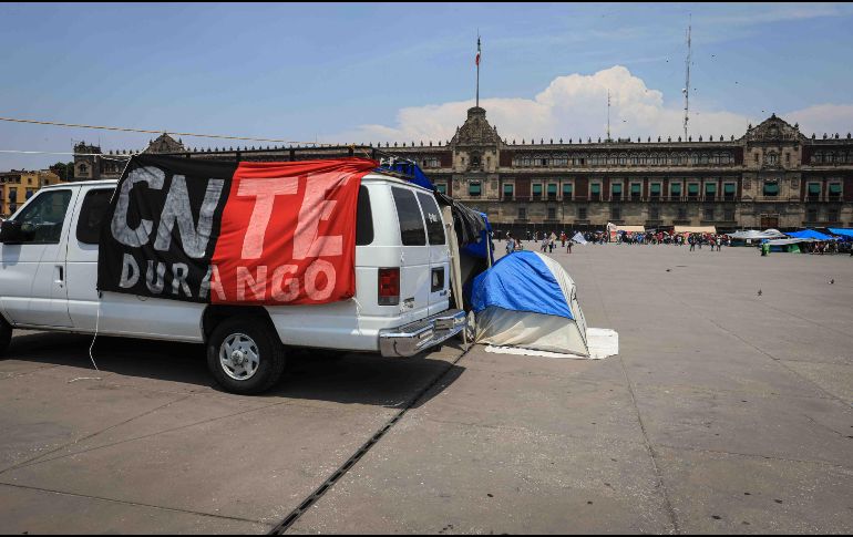 Plantón de maestros de la Coordinadora Nacional de Trabajadores de la Educación en el Zócalo de la Ciudad de México. SUN/Gabriel Pano