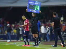 Chicharito entró de cambio al partido antes de que cayera el gol que eliminó a Chivas del Clausura 2024. IMAGO