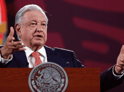 El Presidente de Mexico Andres Manuel López Obrador habla este lunes, durante una conferencia de prensa en el Palacio Nacional de la Ciudad de Mexico. EFE/Sáshenka Gutierrez