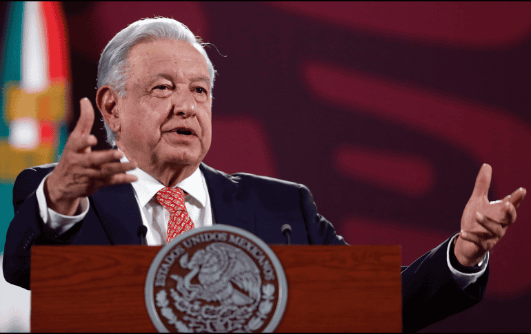 El Presidente de Mexico Andres Manuel López Obrador habla este lunes, durante una conferencia de prensa en el Palacio Nacional de la Ciudad de Mexico. EFE/Sáshenka Gutierrez