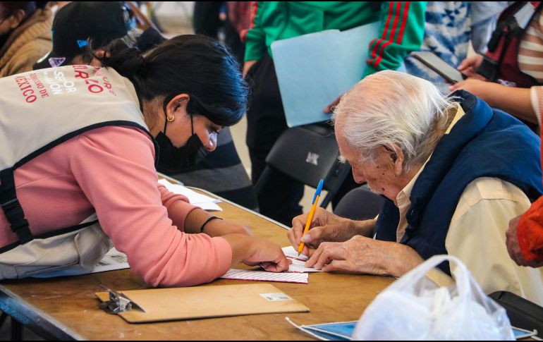 Recordemos, que los pagos de la Pensión Bienestar así como el de otros apoyos sociales se adelantaron un par de meses. El Informador. EL INFORMADOR/ ARCHIVO.