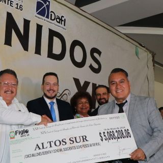 FIGLOSNTE 16 honra la trayectoria educativa entregando 63.1 MDP