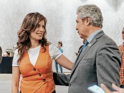 La senadora con licencia comparte algunos detalles de su proyecto a Miguel Landeros, presidente de Comce Occidente. ESPECIAL