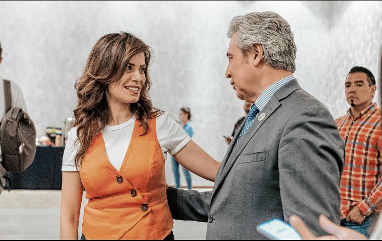 La senadora con licencia comparte algunos detalles de su proyecto a Miguel Landeros, presidente de Comce Occidente. ESPECIAL
