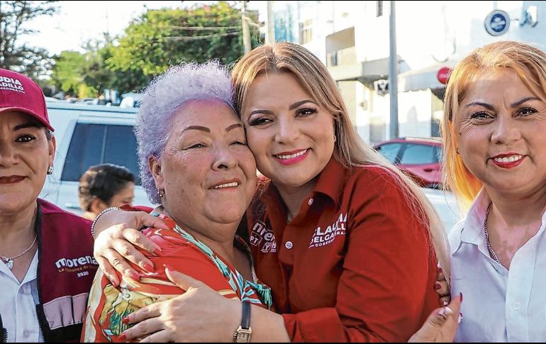 Ayer la abanderada morenista estuvo en La Venta del Astillero y Valle de los Molinos, ambas colonias zapopanas. ESPECIAL