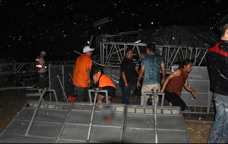 Debido a ráfagas intensas, se desplomó. el pabellón donde Lorenia Cannavati, candidata de Movimiento Ciudadano (MC) para la alcaldía de San Pedro, en Nuevo León. SUN/E. Vázquez.