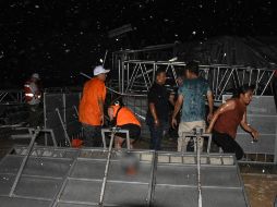 Debido a ráfagas intensas, se desplomó. el pabellón donde Lorenia Cannavati, candidata de Movimiento Ciudadano (MC) para la alcaldía de San Pedro, en Nuevo León. SUN/E. Vázquez.