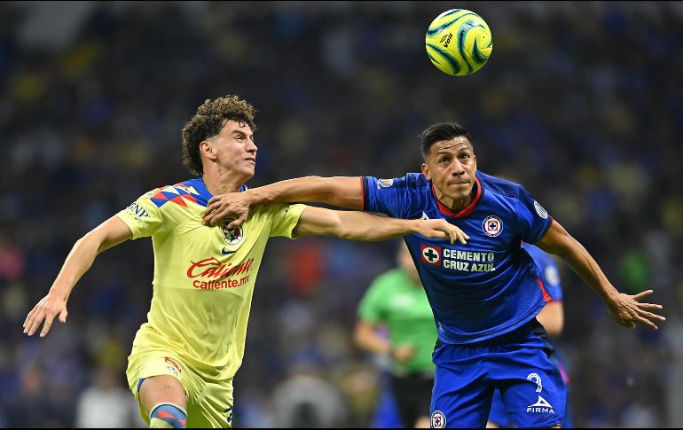 América y Cruz Azul, dos gigantes del fútbol mexicano, están preparados para protagonizar una serie de encuentros que sin duda quedarán en la memoria de los aficionados. IMAGO7.