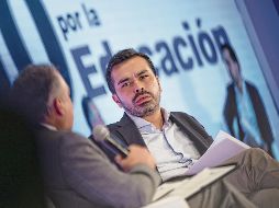 Se reunió con estudiantes a los que invitó a revisar sus propuestas, antes de viajar a Nuevo León, donde sucedió una tragedia. XINHUA