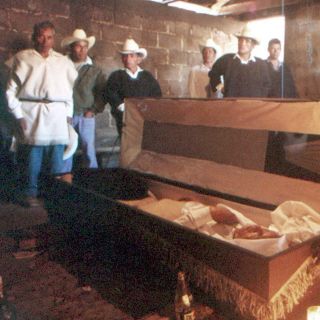 Youtuber muestra ritual con Coca Cola en iglesia de Chiapas