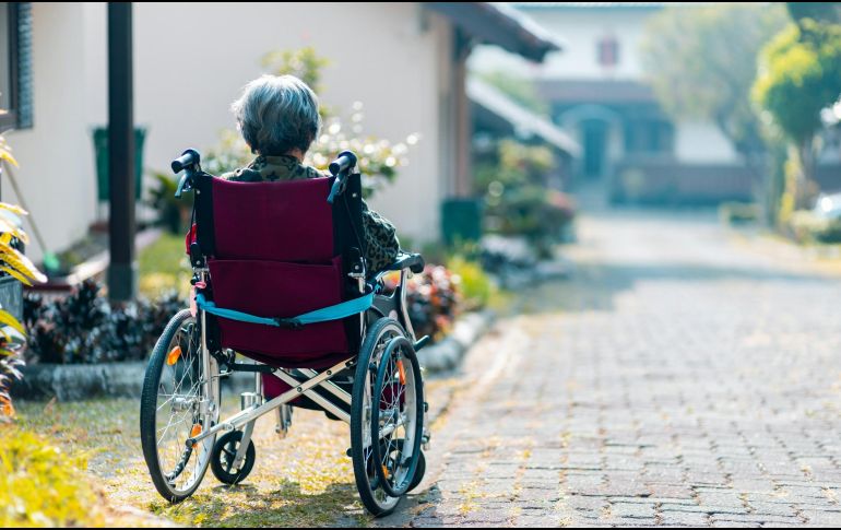 Según el estudio, las personas con demencia sufren durante los cambios extremos de temperatura, pues el deterioro cognitivo no permite la adaptación al clima. ESPECIAL / Foto de Steven HWG en Unsplash
