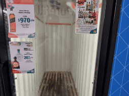 Oxxo anunció en algunos estados que restringiría la venta de bolsas de hielo a máximo tres piezas por persona. ESPECIAL