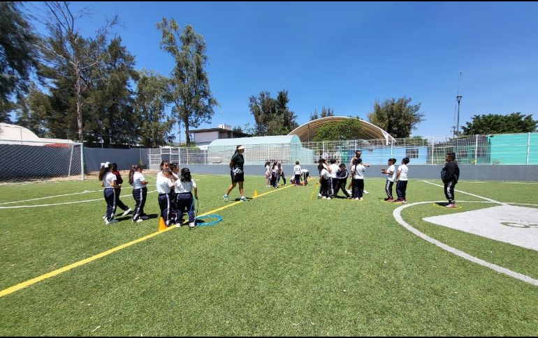 Como medidas de precaución, se instruyó a los maestros a adecuar o evitar las actividades físicas al aire libre. ESPECIAL