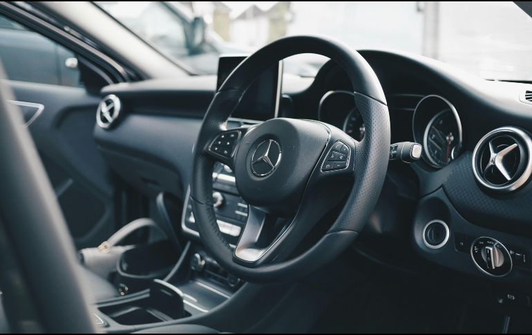 La influencer podría adquirir el Mercedes Benz que se encontró en oferta con ayuda de Profeco. UNSPLASH/Oliur