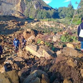 Nueva Guinea: Deslave deja más de 100 muertos; continúan tareas de rescate