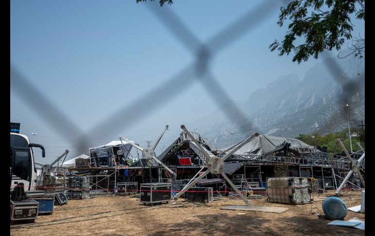 Así lucía el escenario al día siguiente del desplome del templete durante un acto del candidato de Movimiento Ciudadano, Jorge Álvarez Máynez, en la ciudad de Monterrey en Nuevo León. EFE / M. Sierra
