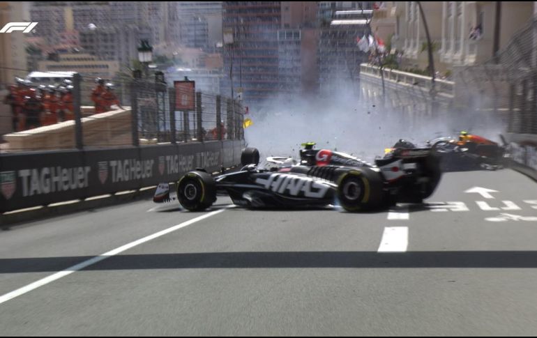 Su RB20 quedó destrozado por completo. ESPECIAL / X /F1