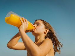 El sumar cualquier agua azucarada en nuestra alimentación puede ocasionar dificultades en el normal funcionamiento de nuestros riñones. Unsplash