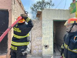 Los bomberos controlaron el incendio y no se presentaron lesionados. ESPECIAL