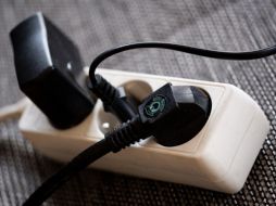 Los vampiros eléctricos son todos aquellos aparatos que, aun estando en desuso, pueden consumir energía eléctrica las 24 horas del día, solo por mantenerse enchufados. Por ende, este consumo se ve reflejado en el recibo de luz.PIXABAY