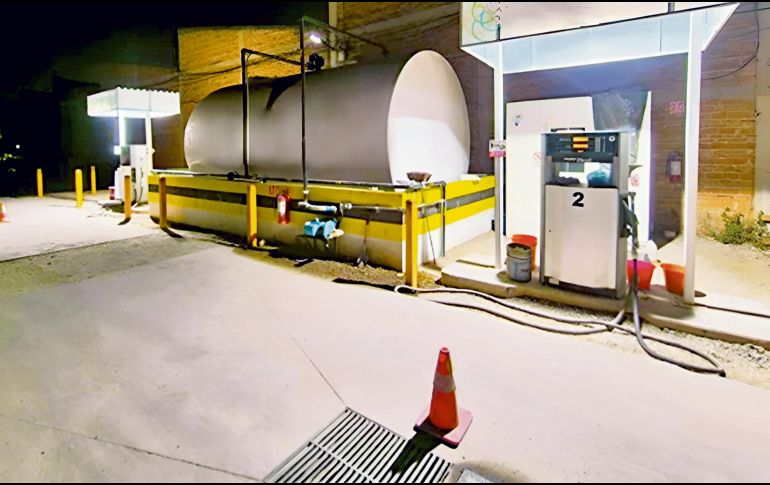 La gasolinera ilegal operaba en Patria y su cruce con Lázaro Cárdenas, dentro de un inmueble que fue cateado por autoridades federales. ESPECIAL