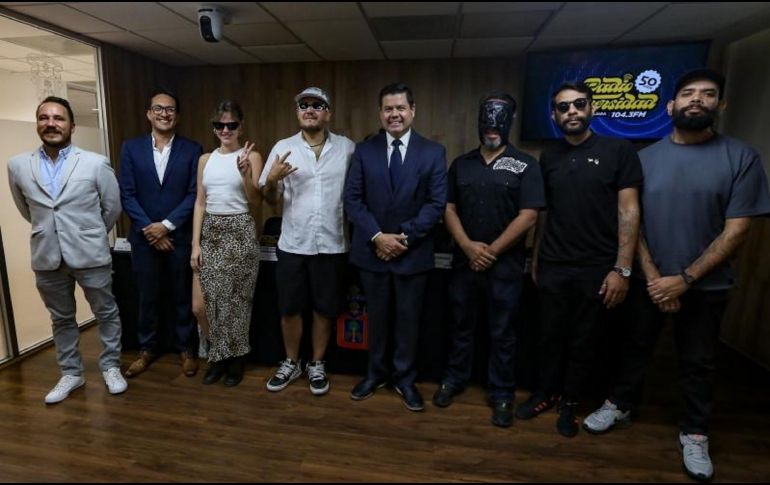 En dicha rueda de prensa también estuvo Adán, vocalista de Golden Ganga; Anwart Gutiérrez, baterista de La Mugrosa Ska; Maka, vocalista de Machingón y la cantautora Sofía Stainer. ESPECIAL /  UDEG /E. CAMPECHANO