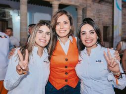 La candidata pidió el voto para Priscilla Franco y Gaby Velasco, aspirantes a legisladoras. ESPECIAL