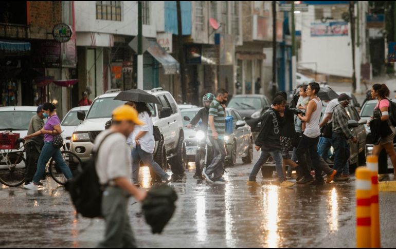 Más allá de algunos árboles caídos y algunas vialidades inundadas, la tormenta dejó saldo blanco, y fue bien recibida por los tapatíos. EL INFORMADOR/ ARCHIVO