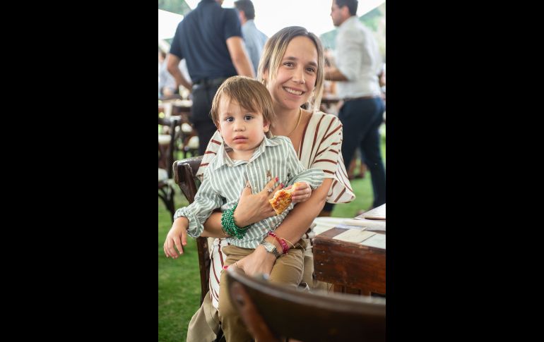 Mónica Palacios y Juan Álvaro Ramírez. GENTE BIEN JALISCO/ Servando Gómez