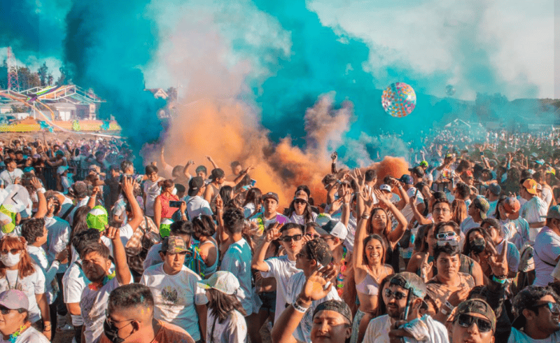  Es un festival lleno de polvos de colores y música electrónica. FACEBOOK / AquaColorFest2024