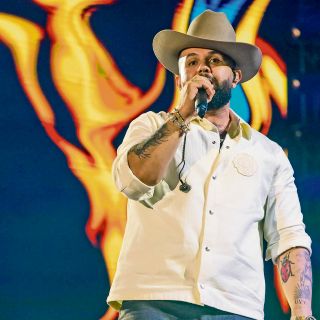 Carín León deja su huella en el Estadio Jalisco