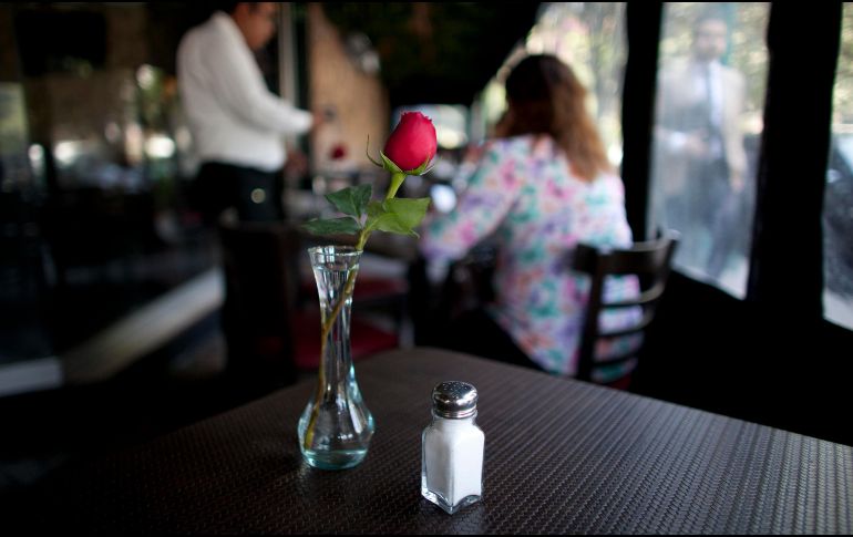 Desde hace tiempo se conocen los efectos negativos del alto consumo de sal. AP / ARCHIVO