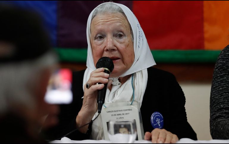 Fotografía de archivo fechada el 07 de septiembre de 2017 de Nora Cortiñas, integrante de Madres de Plaza de Mayo Línea Fundadora, en una rueda de prensa del Comite Argentino de Solidaridad con el Pueblo Palestino en su sede de Buenos Aires. EFE/ D. Fernández