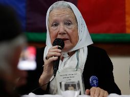Fotografía de archivo fechada el 07 de septiembre de 2017 de Nora Cortiñas, integrante de Madres de Plaza de Mayo Línea Fundadora, en una rueda de prensa del Comite Argentino de Solidaridad con el Pueblo Palestino en su sede de Buenos Aires. EFE/ D. Fernández
