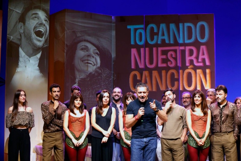 Antonio Banderas presentó el musical “Tocando nuestra canción”, una comedia romántica que protagonizada por María Adamuz y Miquel Fernández. EFE/Jorge Zapata&nbsp;