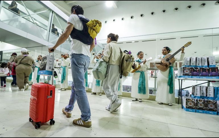 Esta noche se inauguró el vuelo Guadalajara-Vancouver con el cual se espera que arriben más de mil turistas mensuales. EL INFORMADOR/ H. Figueroa.