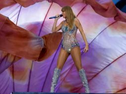 “The Eras Tour”, que arrancó hace año y medio en Estados Unidos, se ha convertido ya en la gira más taquillera de toda la historia gracias a un ambicioso 'show'. EFE/ Juanjo Martin