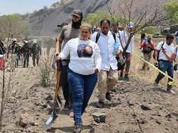 Flores es una buscadora consumada, y como muchas madres de desaparecidos tiene un profundo sentido de su misión. Uno de sus hijos, Alejandro Guadalupe, desapareció en 2015. Su segundo hijo, Marco Antonio, fue secuestrado en 2019.  AP/G. Riquelme.