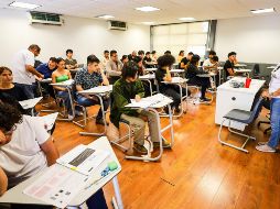 Ayer 882 aspirantes aplicaron el examen para una de las carreras que oferta el Centro Universitario de Guadalajara. EL INFORMADOR/A. Navarro