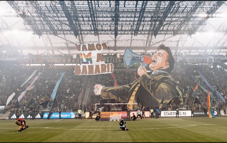 El equipo de Los Angeles FC de la MLS mostró a Juan Gabriel como apoyo para su partido más reciente vs. FC Dallas. ESPECIAL / X: @LAFC